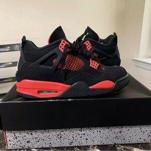 Jordan 4 Res thunder size 9.5